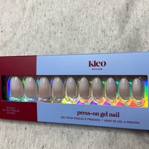 NWT Kleo kolor gel press on nail set in almond shape color pink cloud no glue